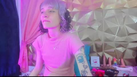  emmili  online show from 01/01/25, 12:11