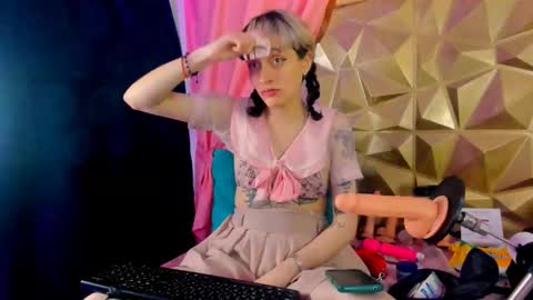  emmili  online show from 10/01/25, 12:22