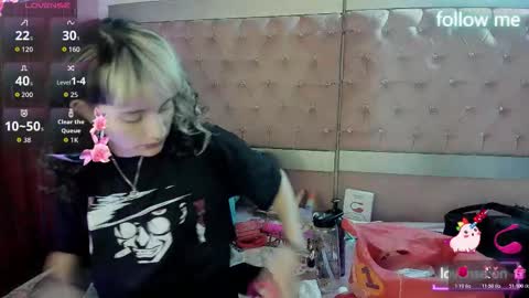 Snapshot of sweet_emmili chatting on 03/05/26, 12:12 emmili online show from 03/05/26, 12:12