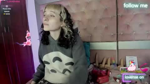 Snapshot of sweet_emmili chatting on 03/19/26, 12:09 emmili online show from 03/19/26, 12:09