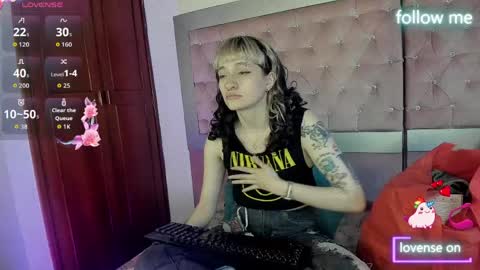 Snapshot of sweet_emmili chatting on 04/08/26, 12:27 emmili online show from 04/08/26, 12:27