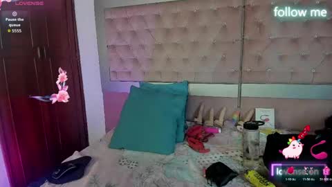 Snapshot of sweet_emmili chatting on 04/14/26, 12:33 emmili online show from 04/14/26, 12:33