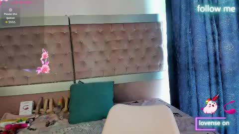 Snapshot of sweet_emmili chatting on 05/26/26, 12:01 emmili online show from 05/26/26, 12:01