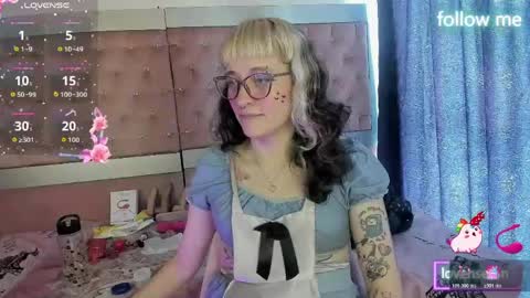 Snapshot of sweet_emmili chatting on 06/05/26, 02:45 emmili online show from 06/05/26, 02:45