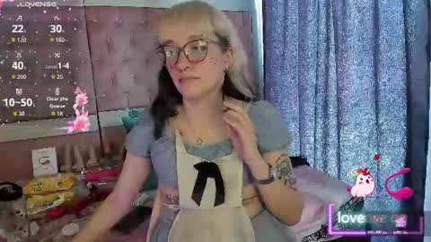 Snapshot of sweet_emmili chatting on 06/12/26, 04:17 emmili online show from 06/12/26, 04:17
