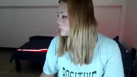 sophia daisy  online show from 10/19/25, 08:48