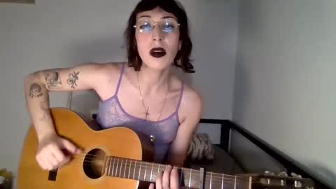 Snapshot of sweet_harvey chatting on 12/22/25, 01:46 sweet_harvey online show from 12/22/25, 01:46