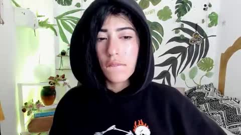 Snapshot of sweet_joint_girl chatting on 10/11/25, 07:51 Dahnna online show from 10/11/25, 07:51