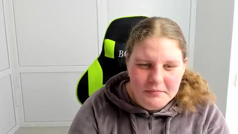 Snapshot of sweet_karla_la chatting on 04/29/26, 09:46 Karla online show from 04/29/26, 09:46