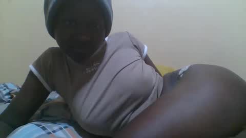 Snapshot of sweet_katrina2 chatting on 03/04/25, 10:46 millarn online show from 03/04/25, 10:46