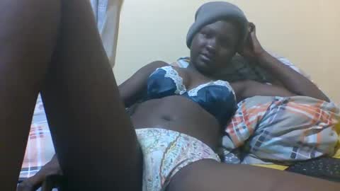 Snapshot of sweet_katrina2 chatting on 03/07/25, 07:27 millarn online show from 03/07/25, 07:27