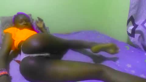 Snapshot of sweet_katrina2 chatting on 11/24/25, 08:36 millarn online show from 11/24/25, 08:36