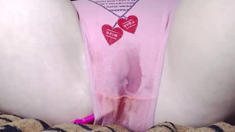 Snapshot of sweet_kitten25 chatting on 02/08/25, 12:06 Kitten online show from 02/08/25, 12:06