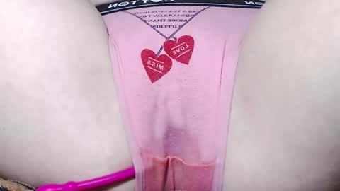 Snapshot of sweet_kitten25 chatting on 02/19/25, 01:17 Kitten online show from 02/19/25, 01:17