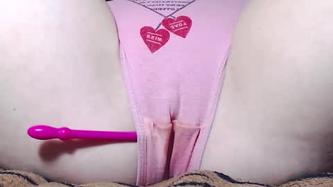 Snapshot of sweet_kitten25 chatting on 11/21/25, 07:18 Kitten online show from 11/21/25, 07:18