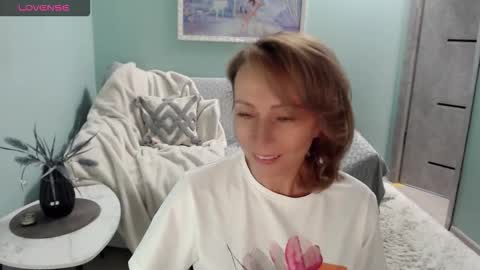 Snapshot of sweet_kitty5 chatting on 10/12/25, 06:45 Helen online show from 10/12/25, 06:45