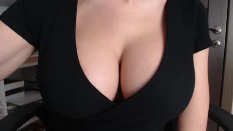 Snapshot of sweet_lil_thing chatting on 09/30/25, 07:13 Jen online show from 09/30/25, 07:13