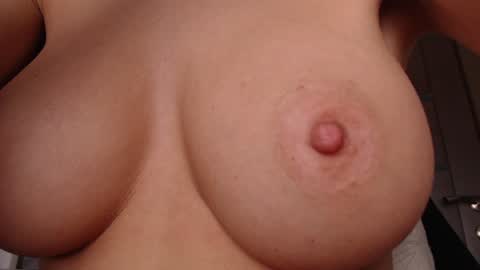 Snapshot of sweet_lil_thing chatting on 11/11/25, 07:41 Jen online show from 11/11/25, 07:41