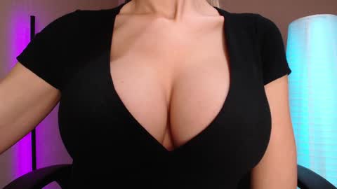 Snapshot of sweet_lil_thing chatting on 11/27/25, 07:21 Jen online show from 11/27/25, 07:21