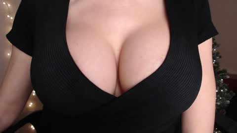 Snapshot of sweet_lil_thing chatting on 01/12/26, 02:55 Jen online show from 01/12/26, 02:55