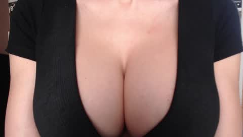 Snapshot of sweet_lil_thing chatting on 02/12/26, 06:19 Jen online show from 02/12/26, 06:19