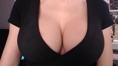 Snapshot of sweet_lil_thing chatting on 02/21/26, 07:20 Jen online show from 02/21/26, 07:20