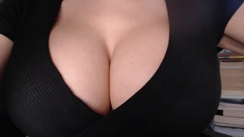 Snapshot of sweet_lil_thing chatting on 03/16/26, 07:23 Jen online show from 03/16/26, 07:23