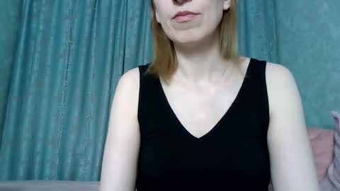 Snapshot of sweet_lilbunny chatting on 02/04/26, 03:40 sweet_lilbunny online show from 02/04/26, 03:40