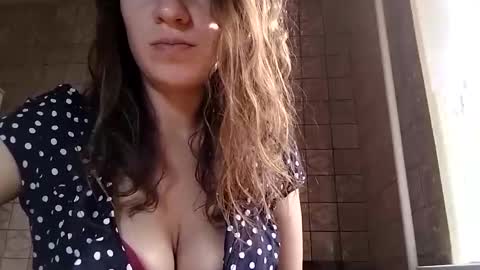 Snapshot of sweet_lilgirl_x chatting on 02/08/25, 09:46 Anna online show from 02/08/25, 09:46