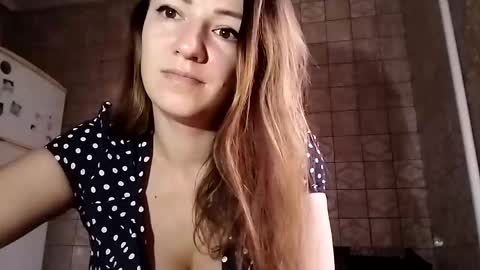 Snapshot of sweet_lilgirl_x chatting on 03/03/25, 06:04 Anna online show from 03/03/25, 06:04