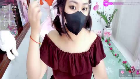 Snapshot of sweet_lily0 chatting on 10/23/25, 07:23 Lily online show from 10/23/25, 07:23