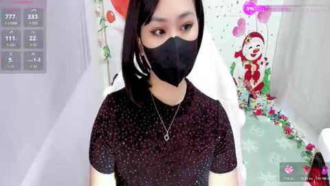 Snapshot of sweet_lily0 chatting on 12/18/25, 09:32 Lily online show from 12/18/25, 09:32