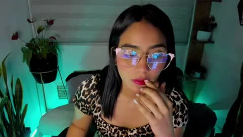 Snapshot of sweet_lina1 chatting on 04/10/26, 01:00 Lina online show from 04/10/26, 01:00