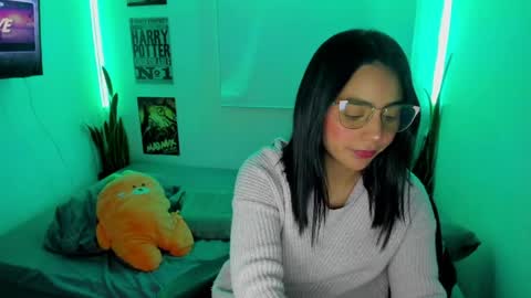 Snapshot of sweet_lina1 chatting on 04/21/26, 12:34 Lina online show from 04/21/26, 12:34