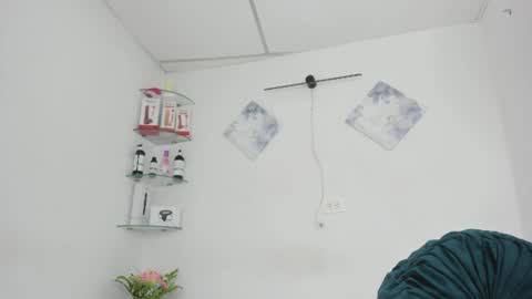 Snapshot of sweet_litle chatting on 06/23/26, 02:42 sweet_litle online show from 06/23/26, 02:42