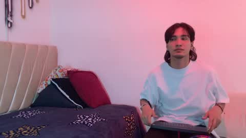 Mia online show from 05/22/26, 12:11