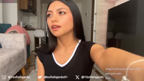 Snapshot of sweet_littleee chatting on 01/15/26, 06:11 free private online show from 01/15/26, 06:11