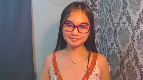 Snapshot of sweet_mariax chatting on 11/17/25, 02:28 Maria Stella online show from 11/17/25, 02:28