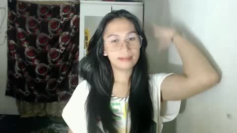 Snapshot of sweet_mariexxo chatting on 03/24/26, 12:32 Marie online show from 03/24/26, 12:32