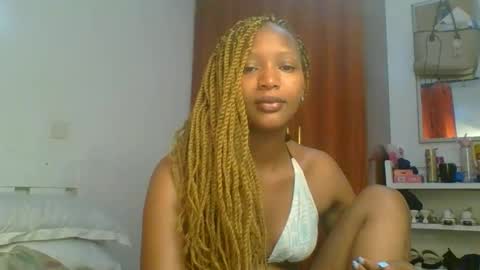Linda online show from 05/01/26, 02:27