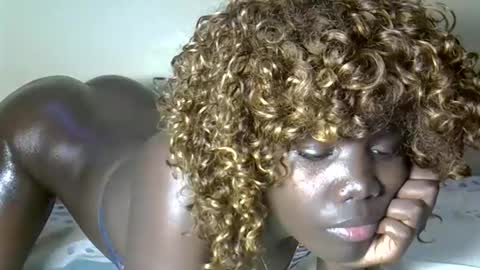 Snapshot of sweet_melodiyy chatting on 09/17/25, 08:32 sweet_melodiyy online show from 09/17/25, 08:32