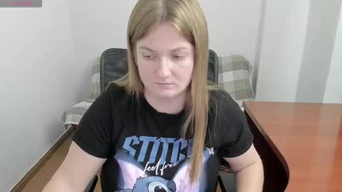 Snapshot of sweet_melody_of_ur_heart chatting on 10/04/25, 04:27 Mila online show from 10/04/25, 04:27