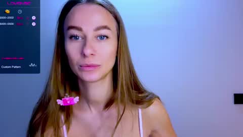 Snapshot of sweet_mia_91 chatting on 07/08/26, 10:42 Mia online show from 07/08/26, 10:42