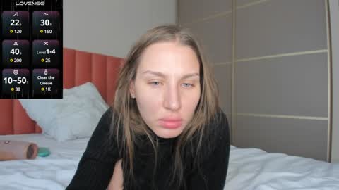 Snapshot of sweet_miss381 chatting on 12/29/24, 08:00 Sofi online show from 12/29/24, 08:00