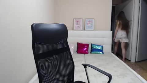 Anna online show from 12/19/25, 07:10