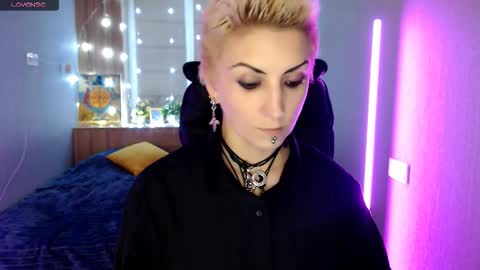 sweet_n_strong online show from 11/28/25, 01:03