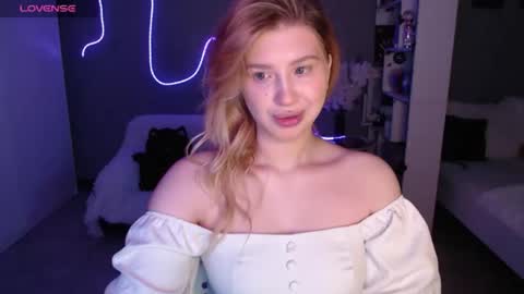 sweet_nicole_333 online show from 06/04/26, 10:21