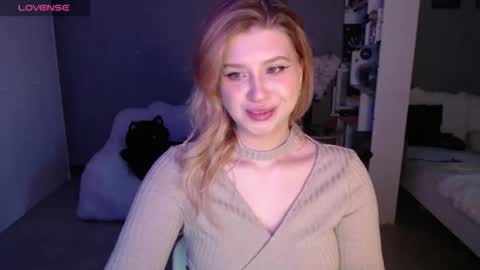 Snapshot of sweet_nicole_333 chatting on 06/10/26, 10:03 sweet_nicole_333 online show from 06/10/26, 10:03
