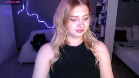 Snapshot of sweet_nicole_333 chatting on 06/12/26, 07:51 sweet_nicole_333 online show from 06/12/26, 07:51