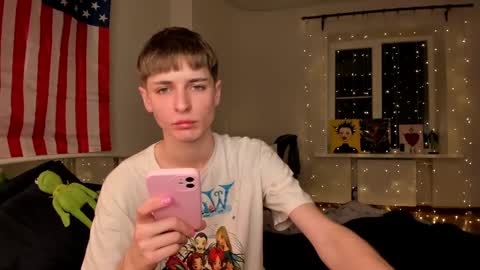 kira online show from 12/25/24, 09:54